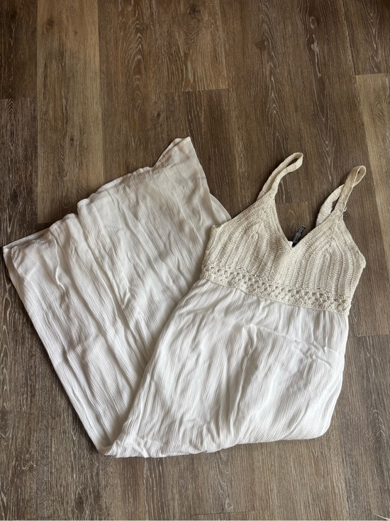 Dresses & Skirts - Crochet white maxi dress